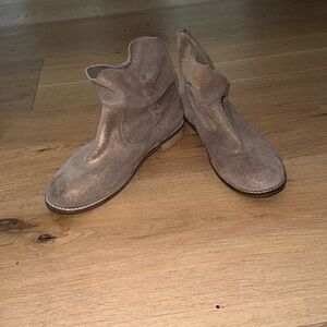 Worn twice. Very cute slouch boots.